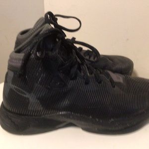 Under Armour Curry 2.5 Size 4Y Boys Black/Graphite